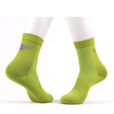 Men's and women's fashion simple anti-skid breathable sports socks high elastic high socks in the tube running sports socks men